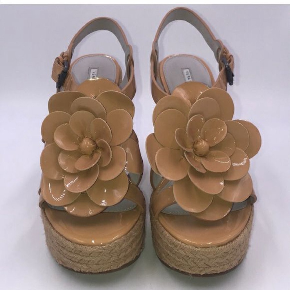 NWOT Vera Wang Lavender wedges
